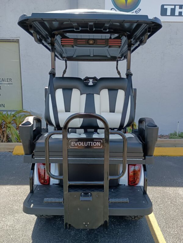 2025 Evolution D5 Maverick 2+2+ - Lithium - Image 3